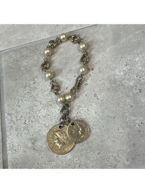 Kent Vintage signed coin charm faux pearl bracelet